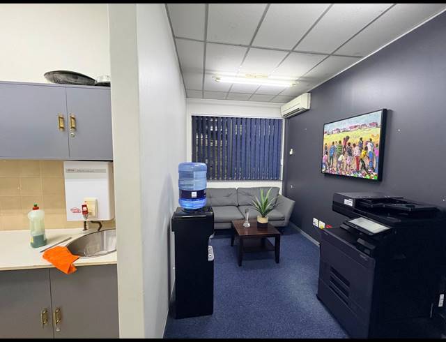 6,052M² OFFICE FOR SALE IN HALFWAY HOUSE